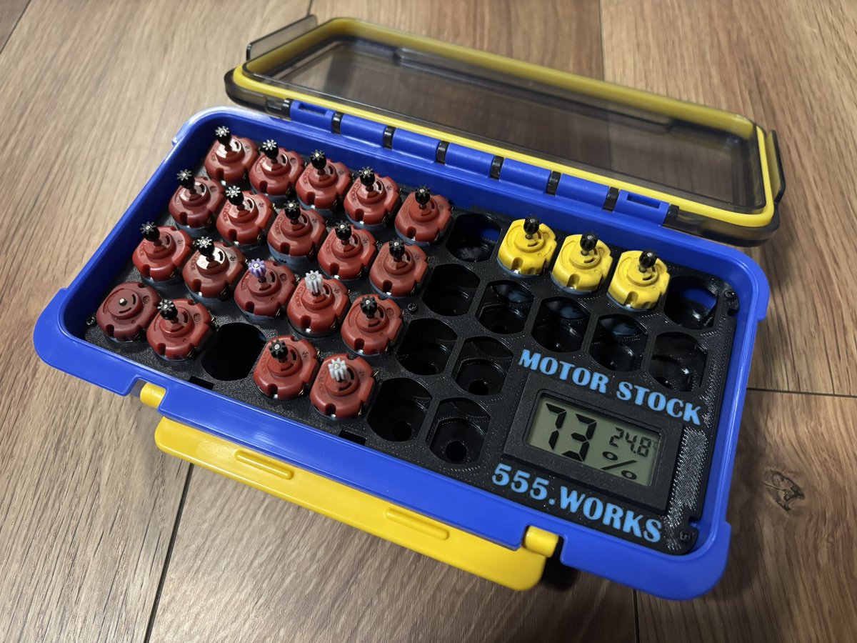 AoGuMi_GARO88's tweet photo. 蓋が一体型なのがいいね
作りも色も最高👍
中のやつ青でないかなぁ😂 https://t.co/TrM9yixjjF