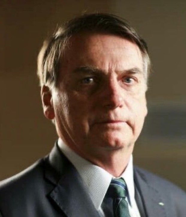 NewsLiberdade's tweet photo. 🚨URGENTE - Bolsonaro conseguiu dormir aliviado depois de muito tempo, após resultado das eleições

Michelle diz que ele dormiu das 23 até as 09 de segunda-feira.

Michelle disse: “Nunca vi você dormir tanto”.

Bolsonaro respondeu: “É porque dormi ao lado de uma senadora”. https://t.co/Mr45t9irnV