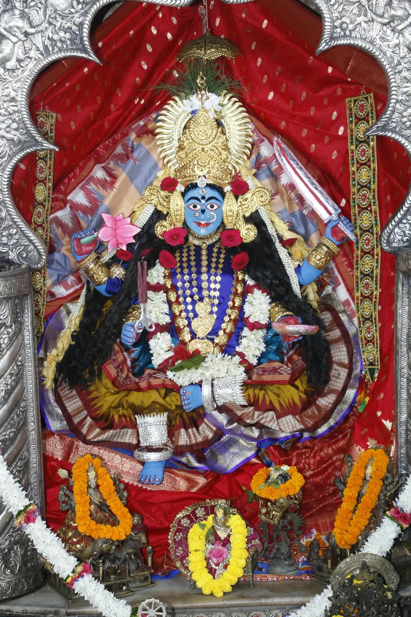SambitRout18's tweet photo. ଆଜି ମା ' କଟକ ଚଣ୍ଡୀ  ଉଗ୍ରତାରା ବେଶ ରେ ଦର୍ଶନ ଦେଉଛନ୍ତି ଭକ୍ତଙ୍କୁ। 

#FestivalVibes #Kataka #Odisha 
@manas_muduli @odiajagat @OdiaCulture https://t.co/Q8bvdwWtg6
