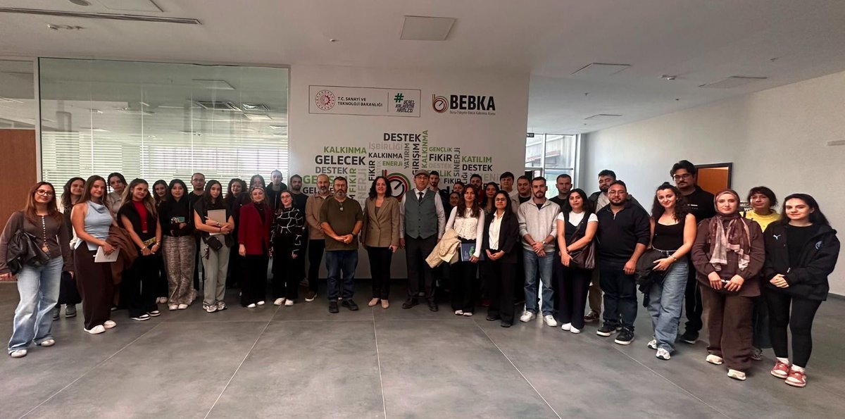 TCBEBKA's tweet photo. 🎓 Gazi Üniversitesi Şehir ve Bölge Planlama Öğrencilerini Ajansımızda Ağırladık

Gazi Üniversitesi Şehir ve Bölge Planlama Bölümü Planlama Stüdyosu dersi kapsamında akademisyenleri ve öğrencileri Ajansımızda ağırladık.

Gerçekleştirilen buluşmada;
🔹 TR41 Bölge Planı’nın vizyonu ve sürdürülebilir kalkınma hedefleri,
🔹 Bursa’nın sanayi yapısı, tarımsal potansiyeli ve stratejik lojistik bağlantıları,
🔹 Kentsel ve bölgesel ölçekte mekânsal gelişme dinamikleri ele alındı.

Ayrıca öğrencilerin bölgesel planlama ve Bursa’nın mekânsal gelişimine ilişkin soruları yanıtlanarak Ajansımızın bölgesel kalkınma alanındaki deneyimleri paylaşıldı.

Geleceğin şehir ve bölge plancılarıyla bilgi ve deneyimlerimizi paylaşmaktan memnuniyet duyuyor, nazik ziyaretleri için Gazi Üniversitesi akademisyenlerine ve öğrencilerine teşekkür ediyoruz. 

@TCSanayi @KalkinmaAjansGM
