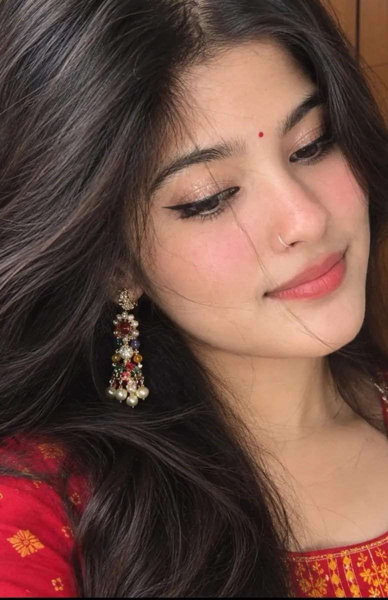 I_Mayakhan's tweet photo. Kia ye nose ring suit krti ha mjhy pe ? https://t.co/BJpiWP5nDl