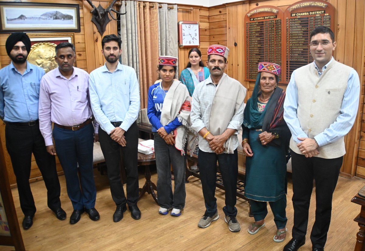 DCChamba's tweet photo. एशियाई खेलों की पदक विजेता सीमा को उपायुक्त मुकेश रेपस्वाल ने किया सम्मानित https://t.co/byjaq78WV8