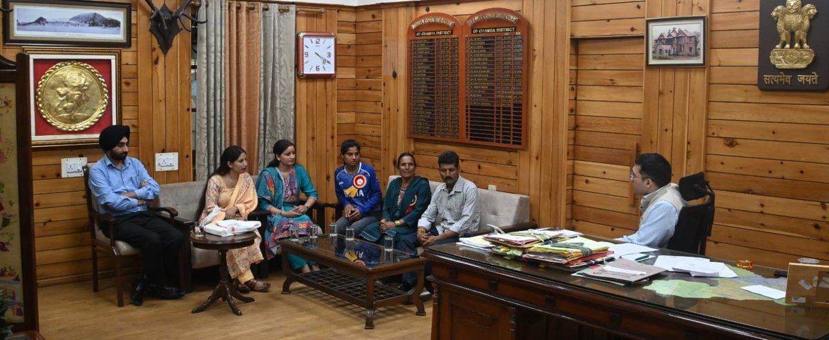DCChamba's tweet photo. एशियाई खेलों की पदक विजेता सीमा को उपायुक्त मुकेश रेपस्वाल ने किया सम्मानित https://t.co/byjaq78WV8
