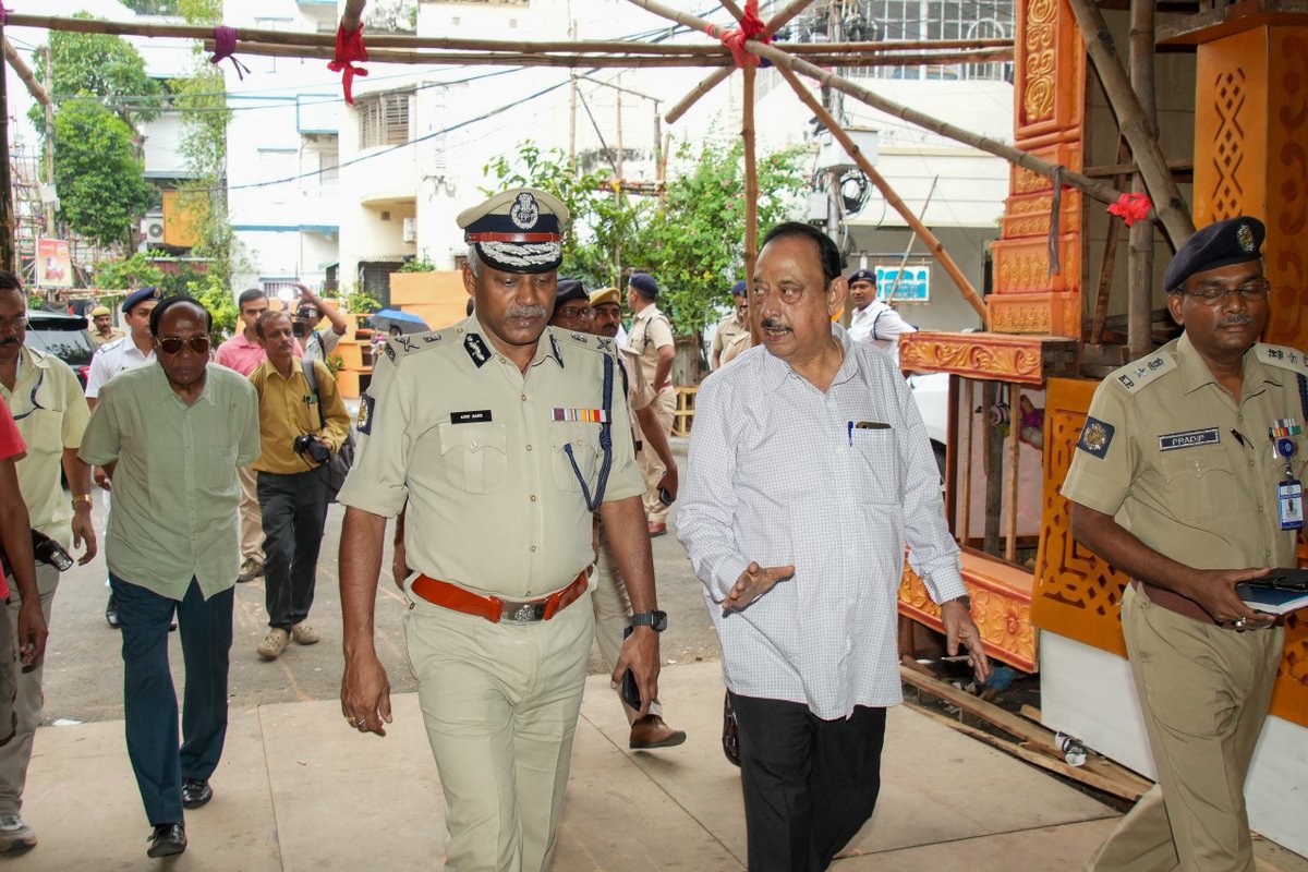 KolkataPolice's tweet photo. Today, the Commissioner of Police, Kolkata, Shri Ajay Nand, IPS, inspected several prominent Puja pandals across the city to review crowd management, fire safety, emergency preparedness, and overall security arrangements.

From the first visitor to the last, Kolkata Police remains committed to protecting the spirit of Puja with care, preparedness, and vigilance. Sharing a few glimpses. 

Celebrate freely. Stay alert. Stay safe.