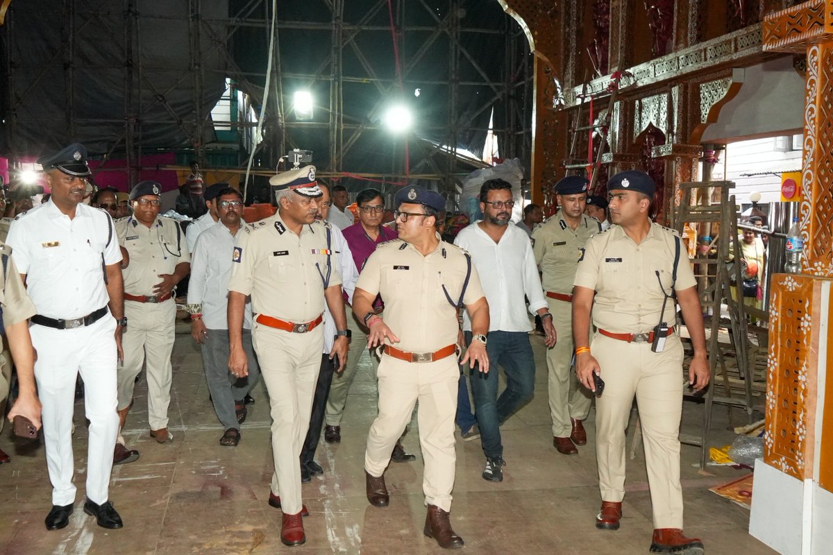 KolkataPolice's tweet photo. Today, the Commissioner of Police, Kolkata, Shri Ajay Nand, IPS, inspected several prominent Puja pandals across the city to review crowd management, fire safety, emergency preparedness, and overall security arrangements.

From the first visitor to the last, Kolkata Police remains committed to protecting the spirit of Puja with care, preparedness, and vigilance. Sharing a few glimpses. 

Celebrate freely. Stay alert. Stay safe.
