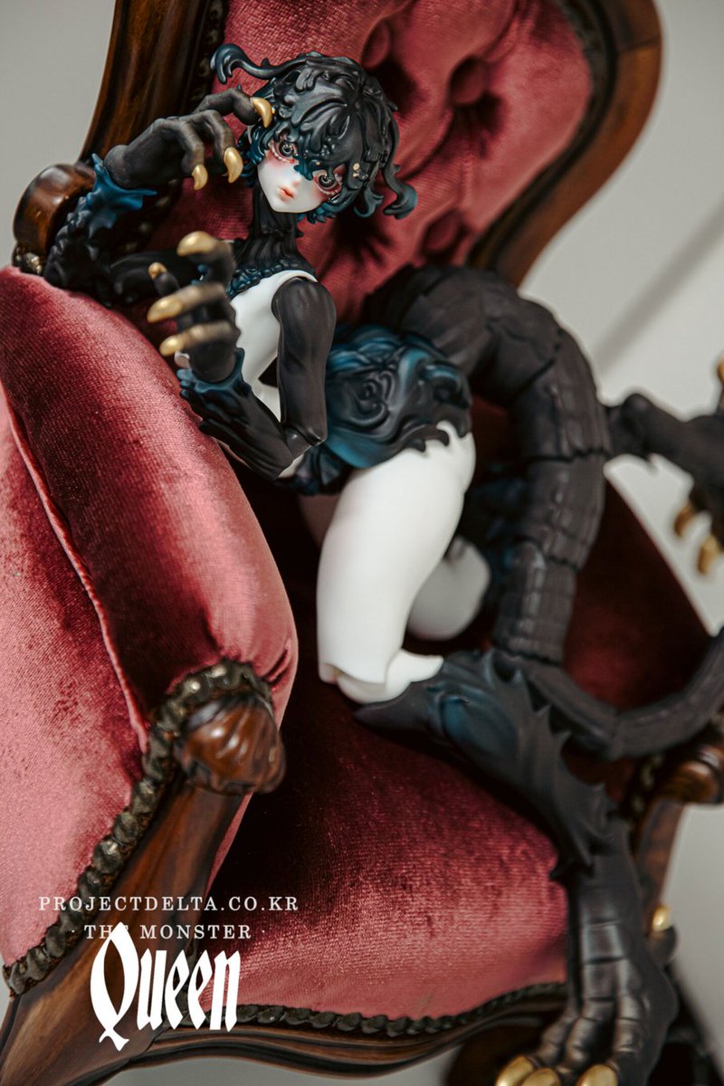 DOLKSTATION's tweet photo. PROJECT DELTAより、新作ドール＆パーツが一挙登場！ドラゴンをモチーフとしたボディをはじめとする、新たなARTIST LINE。
彼女たちの世界観を深めるお洋服や、ボディのラインナップを豊富にご用意しています。受注期間は、10/15(木)朝9時まで。