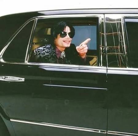 Tpwk_12's tweet photo. Michael Jackson and Gohar Harutyunyan year 2000 https://t.co/PudT7GzalC