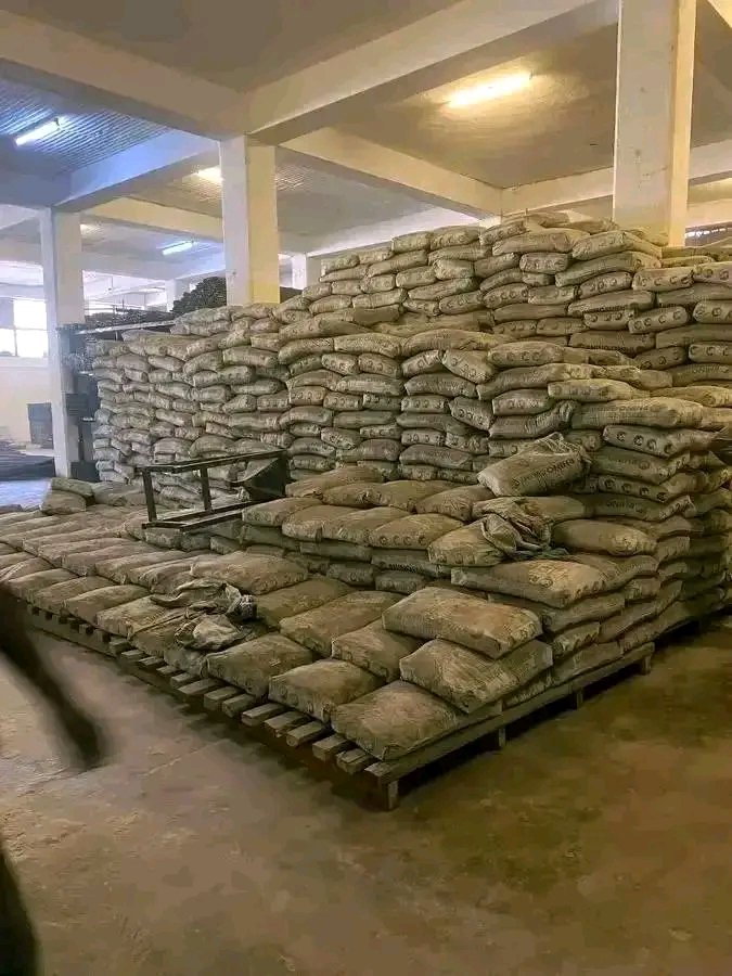NjokiShantello's tweet photo. SIMBA CEMENT COMPANY CALL /WHAT'S APP 0107372612
Selling building steel.
 D-8 @450
D10_ksh 750
D12_       1020
D16_.     2050
D25_.   5750
Binding wire ksh 2780
Hoop iron 3,000
Simba cement 32.5R 550
Simba cement power 42.5N 650
R16   ksh 2300
R12.  Ksh 1350
R10.   Ksh 850 https://t.co/UWPLcW9wbH