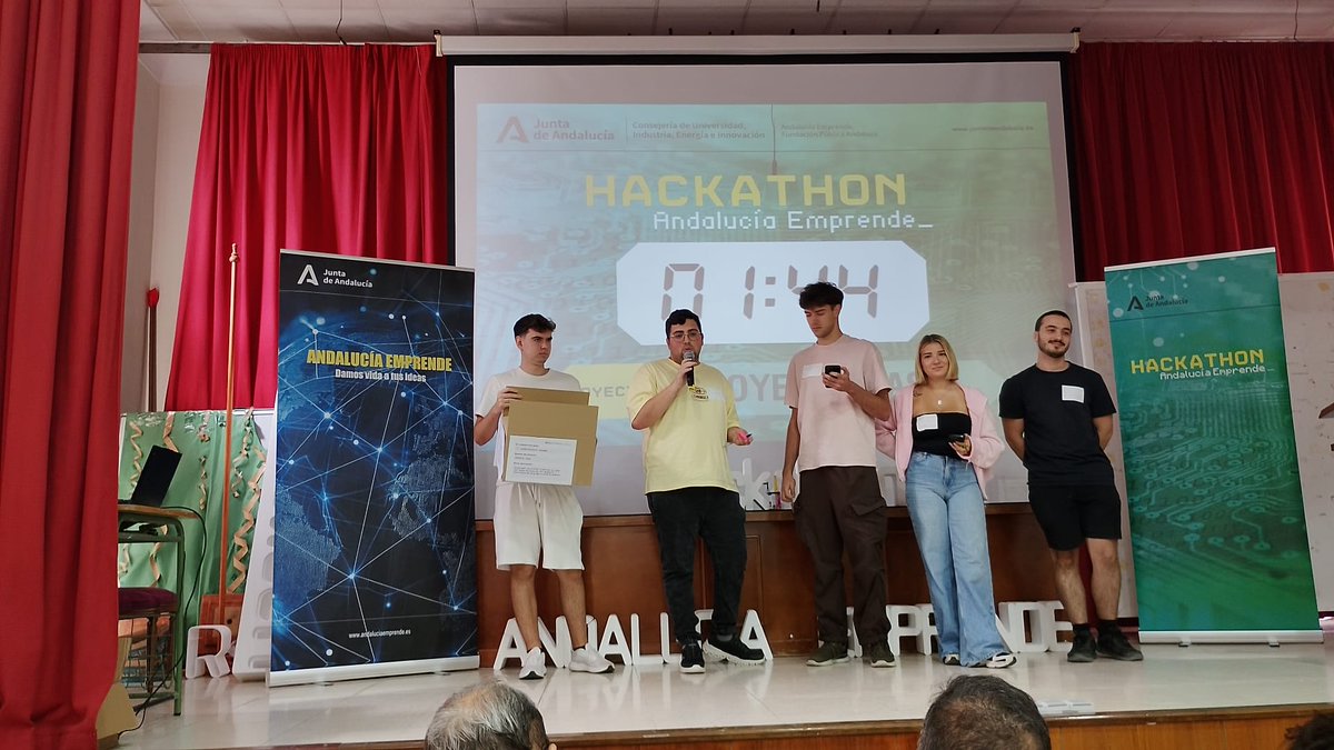cadecordobaAE's tweet photo. ๐ฏ ๐ #HackathonEmprende ๐#Cordoba
๐ฃ๏ธSeguimos con los pitch elevator.
๐จโ๐๐ฉโ๐Presentando su ๐๐๐๐๐๐๐๐ ๐๐๐๐๐, el equipo 2๏ธโฃ๐ฅ
๐ Genial
#territorioemprende #EmprendeAND #EmprendimientoEducativo @UniversidadAND @aemprende https://t.co/x2GQQBi8aX