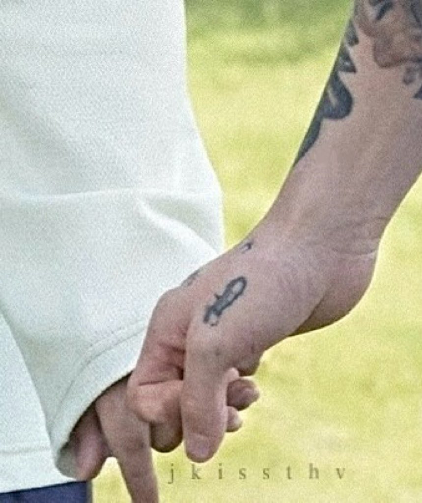 jkissthv's tweet photo. but this taekook hands pic >> https://t.co/FTrtZg7pCk