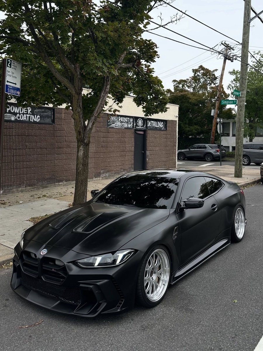 TheAutoHub's tweet photo. BMW G82 M4 Competition https://t.co/wRWuktwYPZ