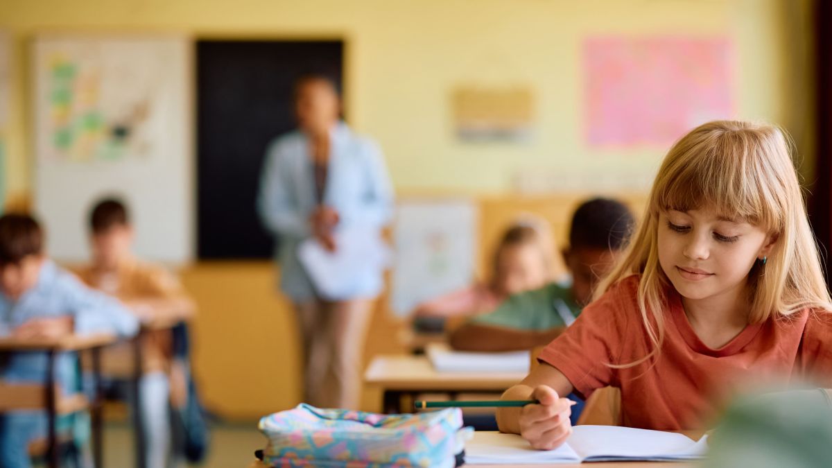 educacion3_0's tweet photo. ¿Cómo abordar la diversidad en el aula? El Diseño Universal para el Aprendizaje (DUA), la inteligencia artificial y la co-docencia ofrecen distintas vías para adaptar la enseñanza y favorecer la inclusión.
https://t.co/b3JMmoGHan https://t.co/ZYHBVrd3m4