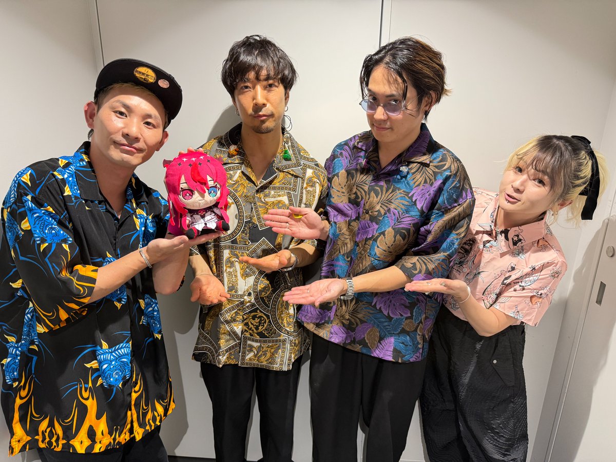 hololivetv's tweet photo. 💎#IRyS 1stライブ💎

IRyS 1st Concert “HOPE ||: Beyond the Stars”
バンドメンバー紹介✨
素晴らしい演奏をありがとうございました‼️

Band Master/Keyboard.西村 奈央
Guitar. 近藤 寿
Bass. 永井 隆泰
Drums. 山本 淳也

🔽配信チケット
https://t.co/bMtXcN6Lel 

#IRySConcert2026 https://t.co/FSOGAto0t6