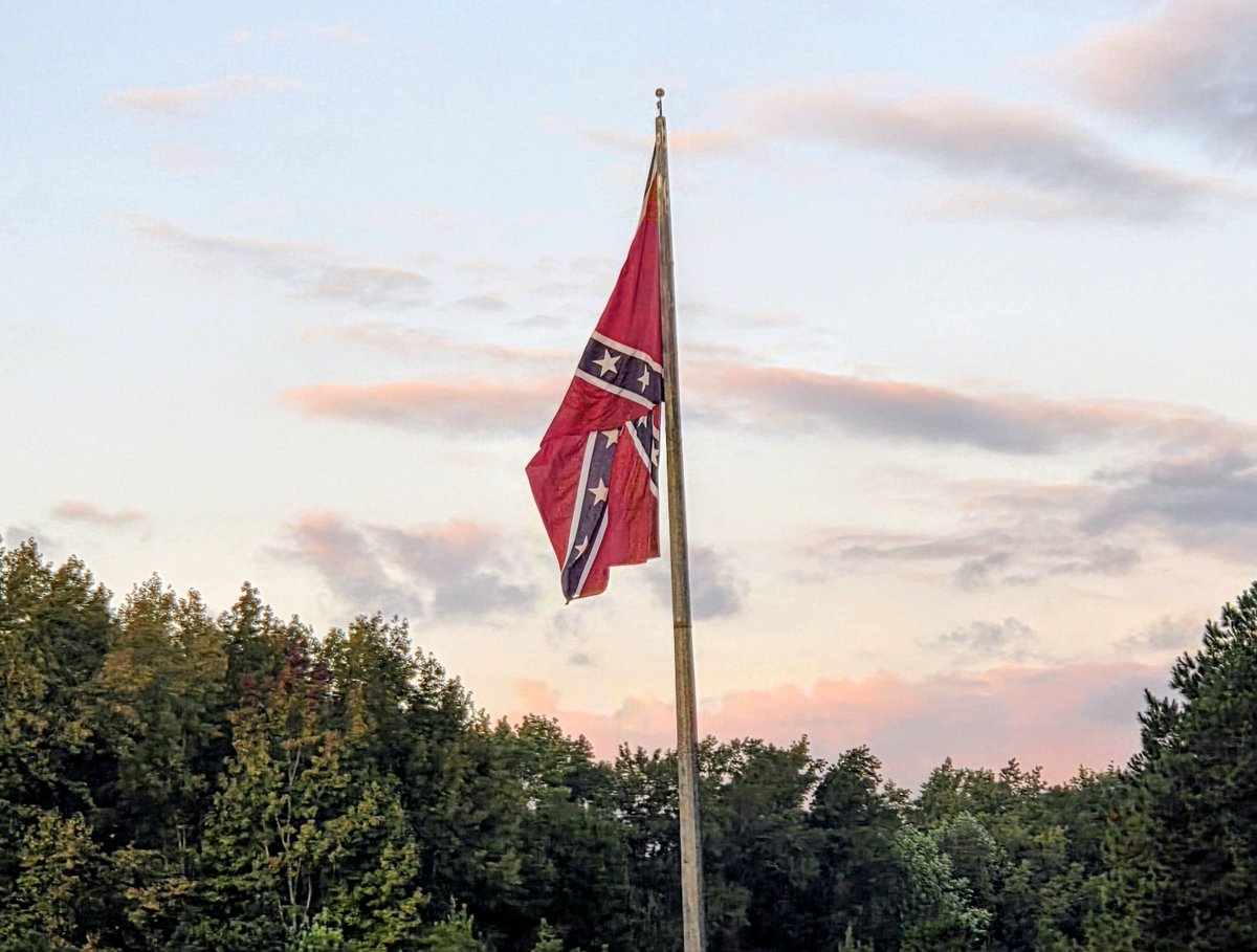 Zoomer_South's tweet photo. Spotted a beautiful flag this morning in North Carolina on my drive back to Florida. 

Keep it flying North Carolina bros 💪🏼 https://t.co/CBItJzj9fl