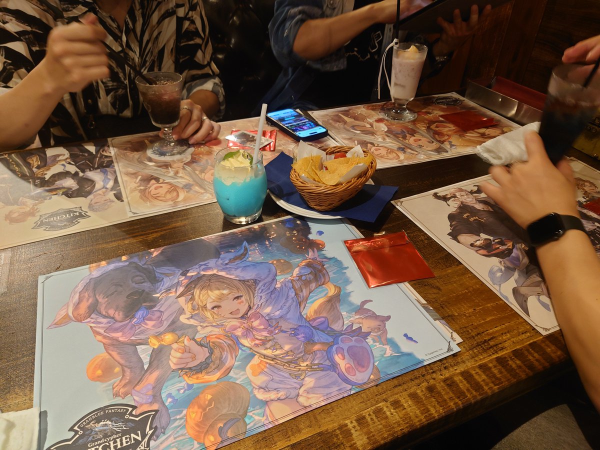 answer_cos's tweet photo. 実は今回の旅行で人生初の『コラボカフェ』ってやつに行ったんだよね
好きコンテンツに染まった店内装飾やメニューに囲まれるって、とっても幸ではあるんだね
そりゃ流行るわ(納得) https://t.co/HZnkPh5zsL