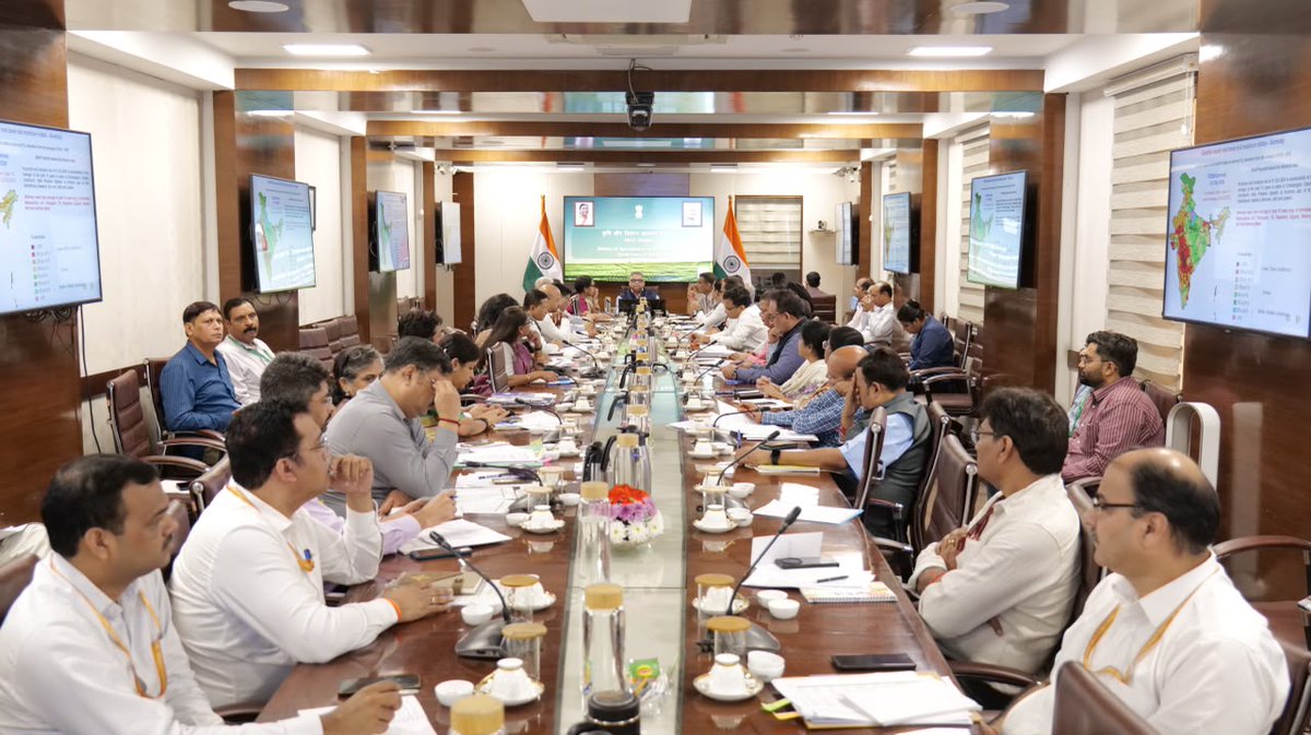 AgriGoI's tweet photo. Shri Atish Chandra, Secretary, DA&FW, during the Senior Officers meeting held on 5th October 2026, reviewed the preparedness for Special Campaign 6 and directed that targets identified under various parameters of Special Campaign 6 must be achieved in a time-bound manner by  31.10.2026. Participation of field offices shall be ensured for undertaking various activities of Special Campaign 6

 #SpecialCampaign6 #Swachhata #CleanIndia #SwachhataHiSeva2026 #PendencyReduction #DAFW #agrigoi