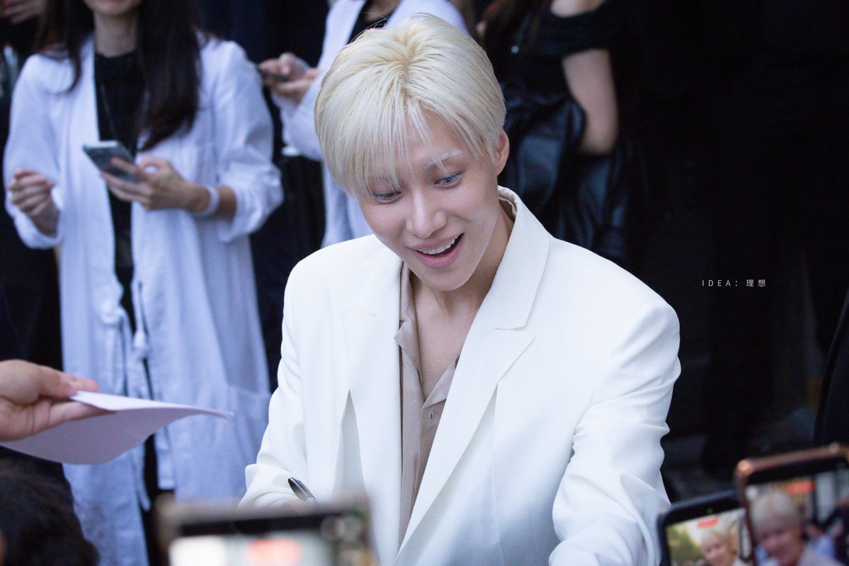IDEAetTAEMIN's tweet photo. 260929 MaisonMargiela

Paris

3P

#TAEMIN #태민 #テミン 
#TAEMINxMaisonMargiela
#TAEMIN #MaisonMargiela
#TAEMINxMaisonMargielaSS27 https://t.co/Xl2cEFCGRC