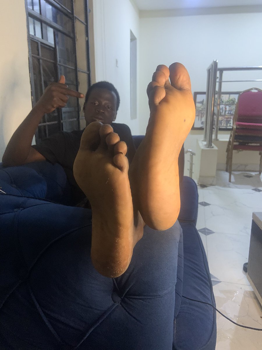 YoungBlckMaster's tweet photo. Focus on my fucking foot 🦶 ready to serve and get drained  Tuesday tax to my revolut My revolut ID is @jakubfm8u
#cashmaster #findom #findomfeet #feet #socks #feetworshi̇p 
RT👿👿👹 https://t.co/rEQwQwWSoo