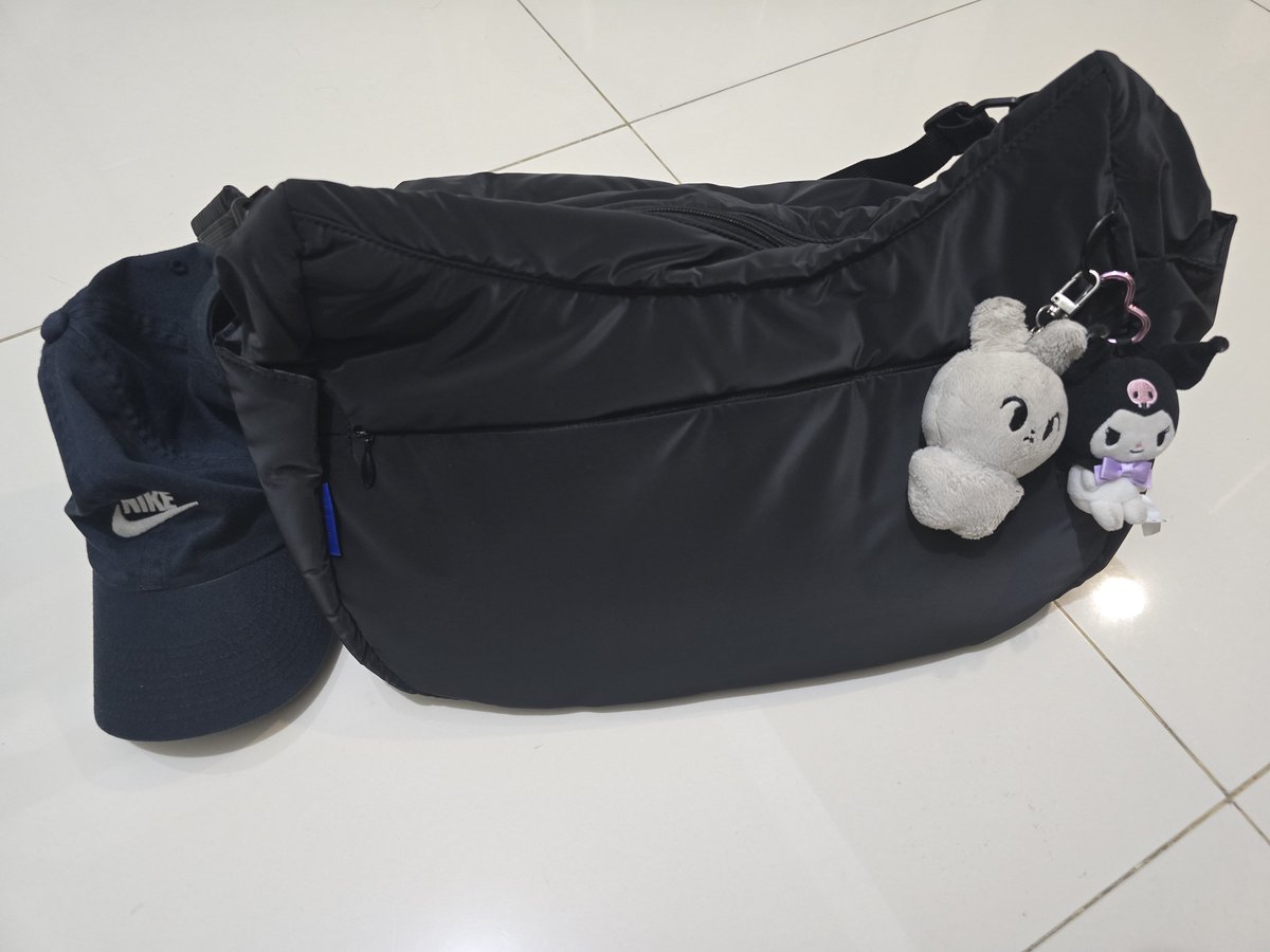 wormyeol's tweet photo. got lucky and found the momentum shoulder bag that I have been searching for so long 🥹 thank you @thetitakart #titakart_proof

my Walk bag could rest na hahahaha

sorry na agad sa madungis na haddo 😩 palaging postponed ang pagligo ng bb na yan https://t.co/ZMeN9pIbL8