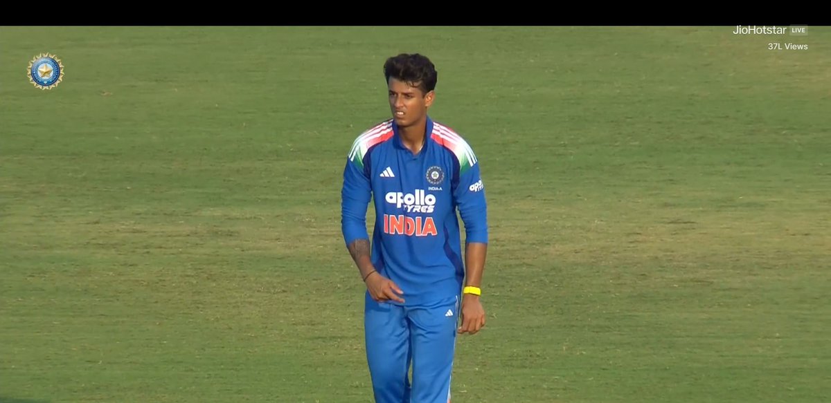 CricCrazyJohns's tweet photo. SURYANSH SHEDGE: 7-0-40-4 🔥

He came as a replacement for Hardik, made use of the opportunity so well in the first unofficial ODI vs Australia A.

Good to see all-rounders backups are doing well in white ball cricket. https://t.co/AvN8Ma0dUp