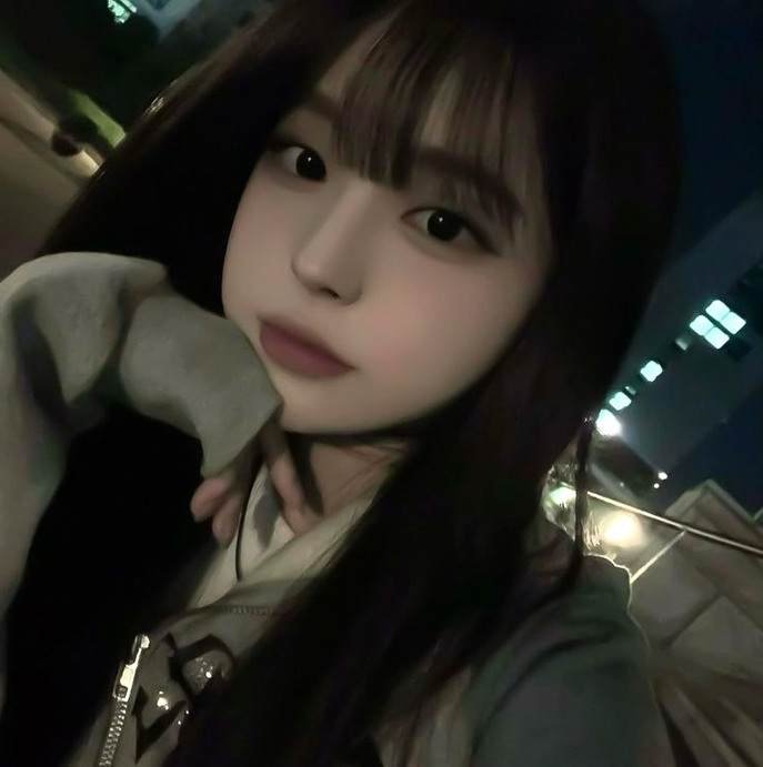 K_Delan99's tweet photo. でもねぇ
制作がシャフトってだけで修正しまくるのは信憑性けっこうあるのよねぇ
だってシャフトだもの
上映期間中にやるのかってのは何とも自信がないけど
絶望先生も放送版と円盤でかなり違った記憶がある（あれはそもそも原作も連載時と単行本で修正やら変更やら多いけど） https://t.co/HtTsef0g3w