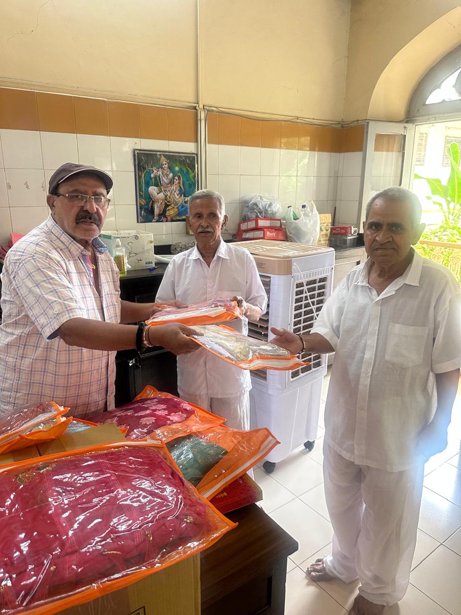 SdoMorbi's tweet photo. તા. ૧૭/૦૯/૨૦૨૬ ના રોજ સેવા મેરા યોગદાન અંતર્ગત મોરબી જિલ્લા ના તમામ વૃદ્ધાશ્રમો ખાતે શ્રી સોમનાથ મંદિરમાં ભગવાન તથા માતાજીને ધરવામાં આવેલ વસ્ત્રપ્રસાદી તેમજ મગસ પ્રસાદી રૂપે વિતરણ કરવામાં આવેલ. https://t.co/Bw77XnZn3s