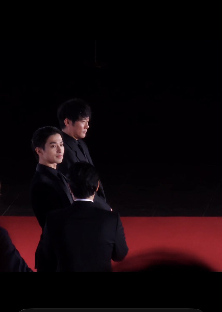ryuchelseai's tweet photo. 요코하마류세이 붐은 온다
#요붐온 #BIFF #横浜流星

우리 류세이 한국 땅 밟았어요!!!!!!🇰🇷💜 https://t.co/R7mCZYscyu