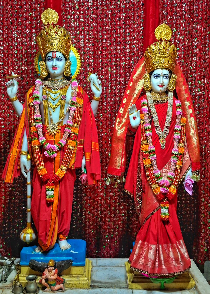 Somnath_Temple's tweet photo. श्री लक्ष्मीनारायण (गोलोकधाम), प्रभासक्षेत्र - गुजरात (सौराष्ट्र)
दिनांक: 06 अक्टूबर 2026, भाद्रपद कृष्ण एकादशी - मंगलवार
सायं श्रृंगार
102611388

भगवान कृष्ण एवं बलदाऊ के देहोत्सर्ग तीर्थ पहुंचने के in लिए लोकेशन लिंक:🛕📍https://t.co/xFKElh3bzK

Whatsapp Channel Daily Darshan https://t.co/sndKP0fuKq