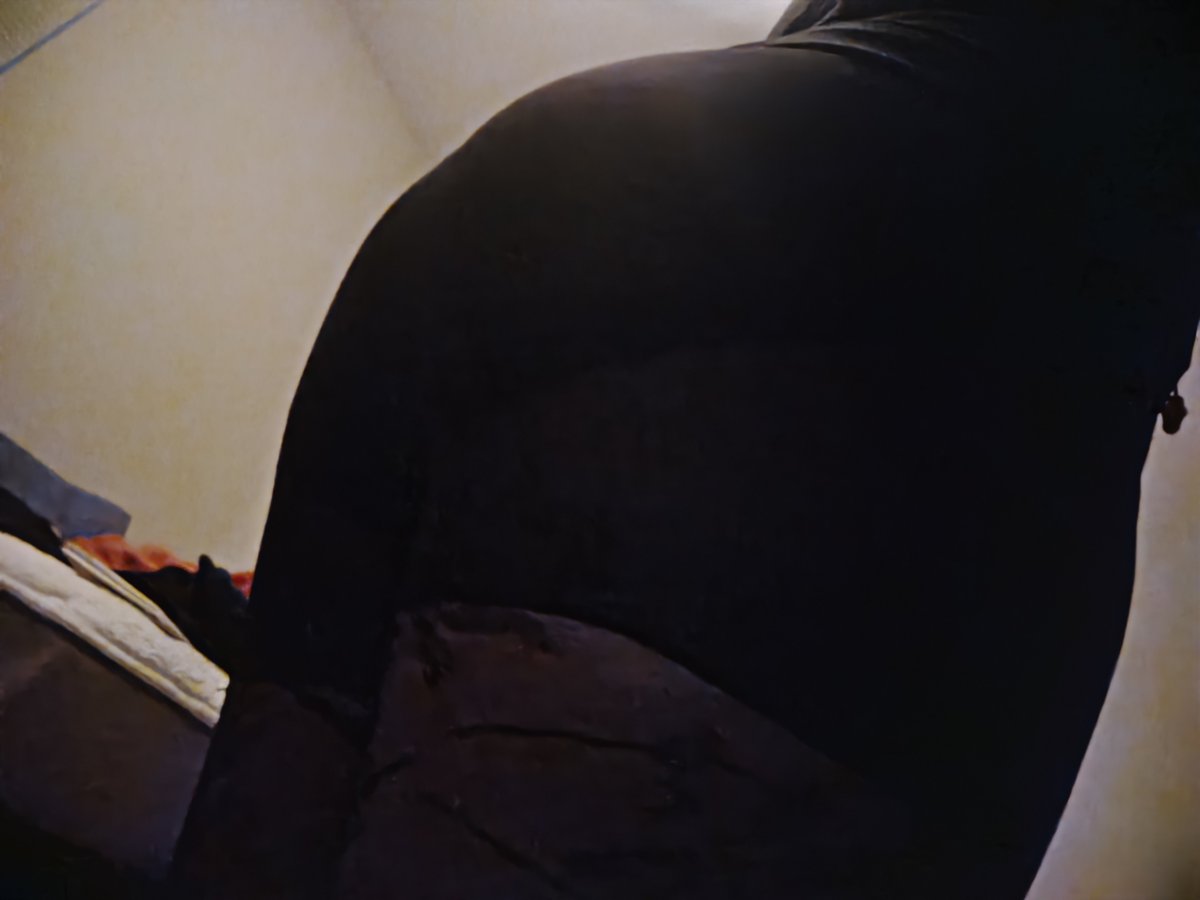 MikatheTrainer's tweet photo. New shoot of my thighs and booty today! 💖 The lighting her is awful but I made do :3
#femboy https://t.co/4hDTFhNrOc