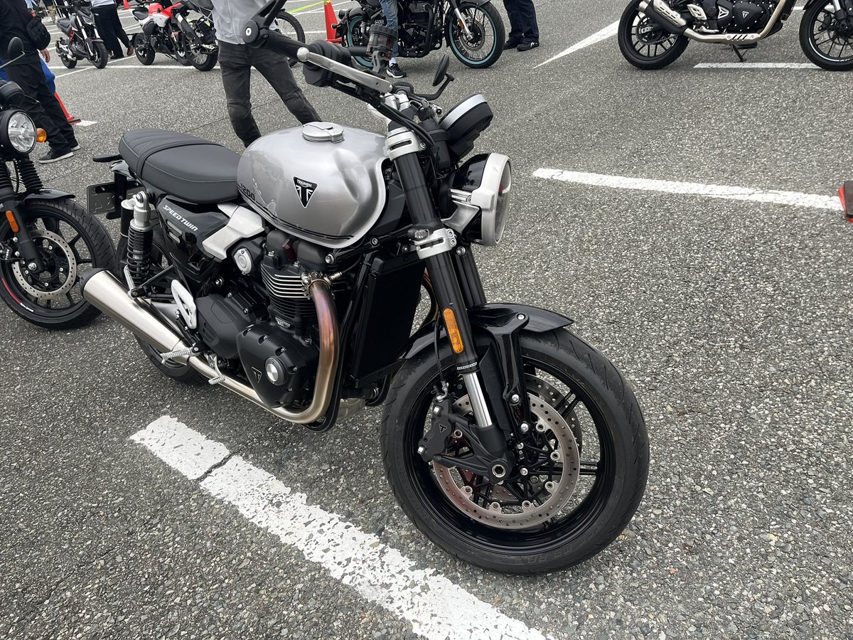 Ra_men_uchicchi's tweet photo. 試乗は昨年乗れなかったBMWのR12nineT、ドゥカティのスクランブラー800、
そしてトライアンフのスピードツイン1200。
どれも楽しすぎてあっという間に時間が過ぎてしまいました👍 https://t.co/FwMnS64LtT