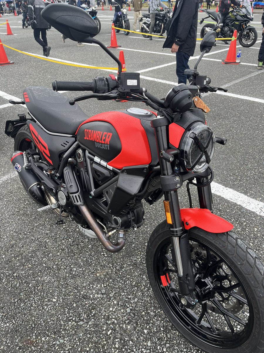 Ra_men_uchicchi's tweet photo. 試乗は昨年乗れなかったBMWのR12nineT、ドゥカティのスクランブラー800、
そしてトライアンフのスピードツイン1200。
どれも楽しすぎてあっという間に時間が過ぎてしまいました👍 https://t.co/FwMnS64LtT