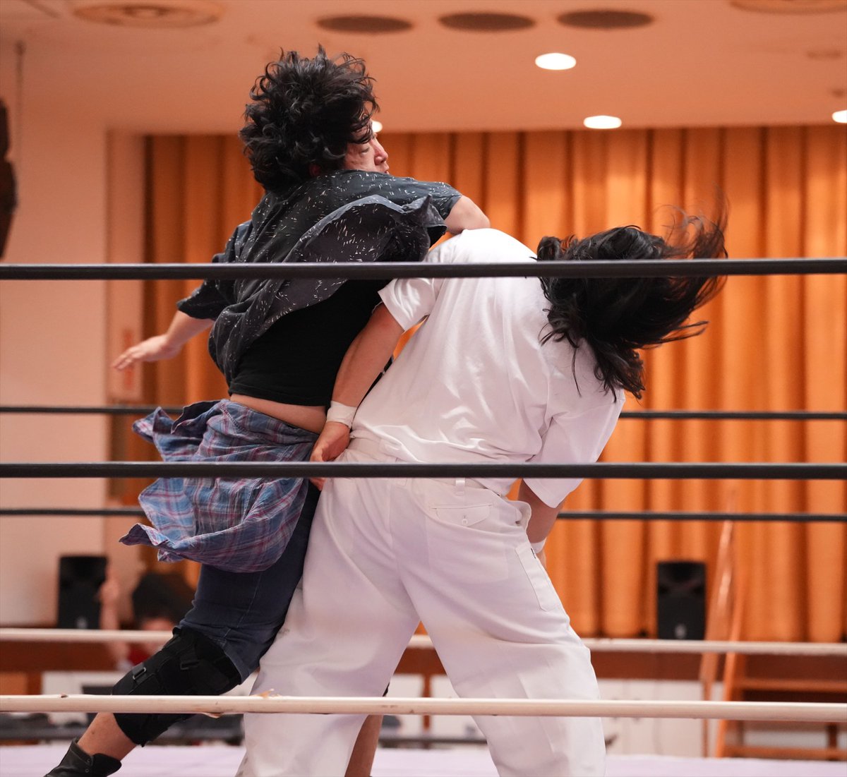 Namjunkzone's tweet photo. 一旦反撃が始まれば強い永眠選手。ペディグリーから前後にランニングニー。
#RAW94 https://t.co/HWqr7NmQ5u