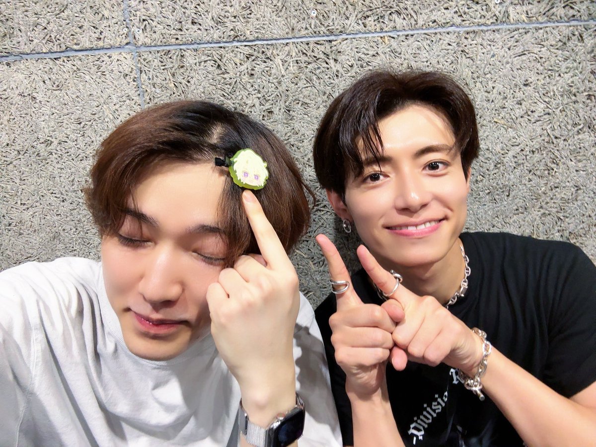 yuto_ando_0529's tweet photo. ゆうた君のニコ生にお邪魔します🍀
10/9(金)21時30分～！

この前おひいさんヘアピンくれたんだ〜♪
(え、今自分こんな🍮なの…) https://t.co/5jxsOopTRp