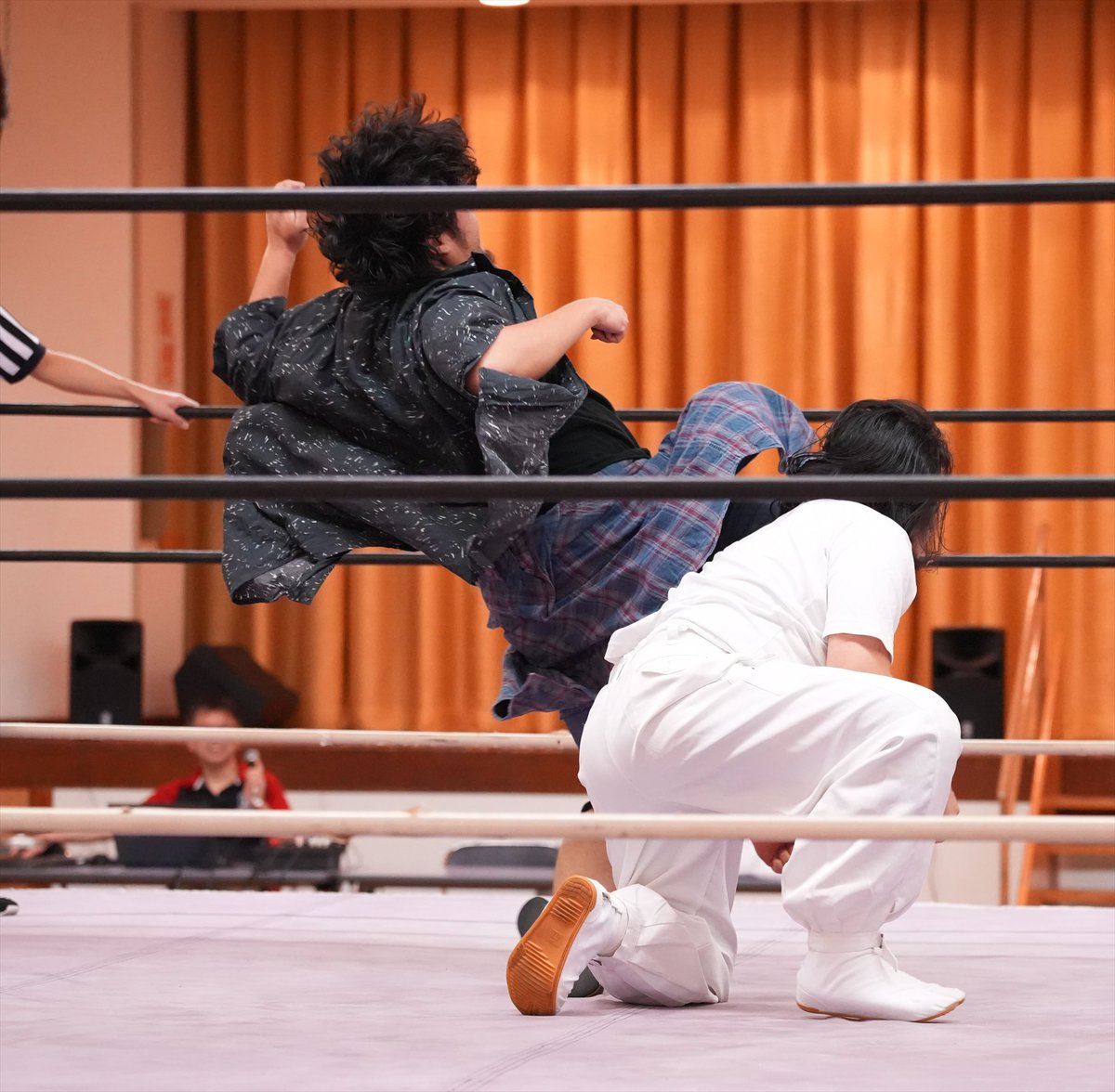 Namjunkzone's tweet photo. 一旦反撃が始まれば強い永眠選手。ペディグリーから前後にランニングニー。
#RAW94 https://t.co/HWqr7NmQ5u