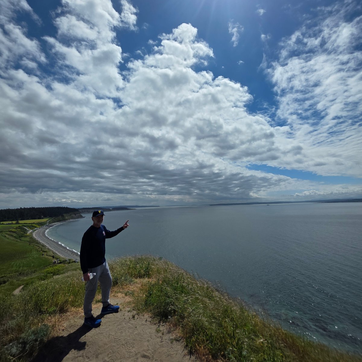 rdgzbruno's tweet photo. New blog post: predicting stock market bubbles, The Money Queen, AI’s global cybersecurity gap, best hiking trails, and a Seattle trip. Pictured: Ebey’s Landing State Park on Whidbey Island near Seattle. https://t.co/vzFLnnhlpn