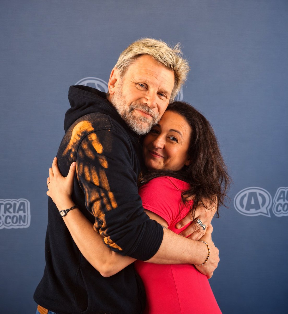 Tuli_LUX's tweet photo. @PlnetPellegrino @MarkRPellegrino Met Mark at Austria Comic Con this year. ❤️ My first thought looking up at him was “Damn, you're tall!” 😂 He’s kind, funny, warm-hearted and a true gentleman 🥰 We’ve stayed in touch occasionally and he’s always treated me with nothing but kindness and respect. ❤️ Hugs 🫂💕 https://t.co/P6YtaoRp2w