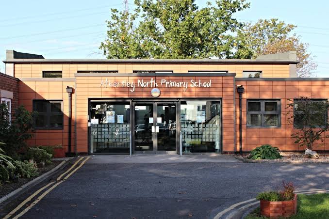 Amaze_Lab's tweet photo. It was wonderful to hear the most amazing conversations at Athersley North Primary School today during completion of our light workshop Working with year 5 &amp; 6 we completed scientific investigations, learnt all about light plus made connections to local employment opportunities. https://t.co/aIELYpr6aC