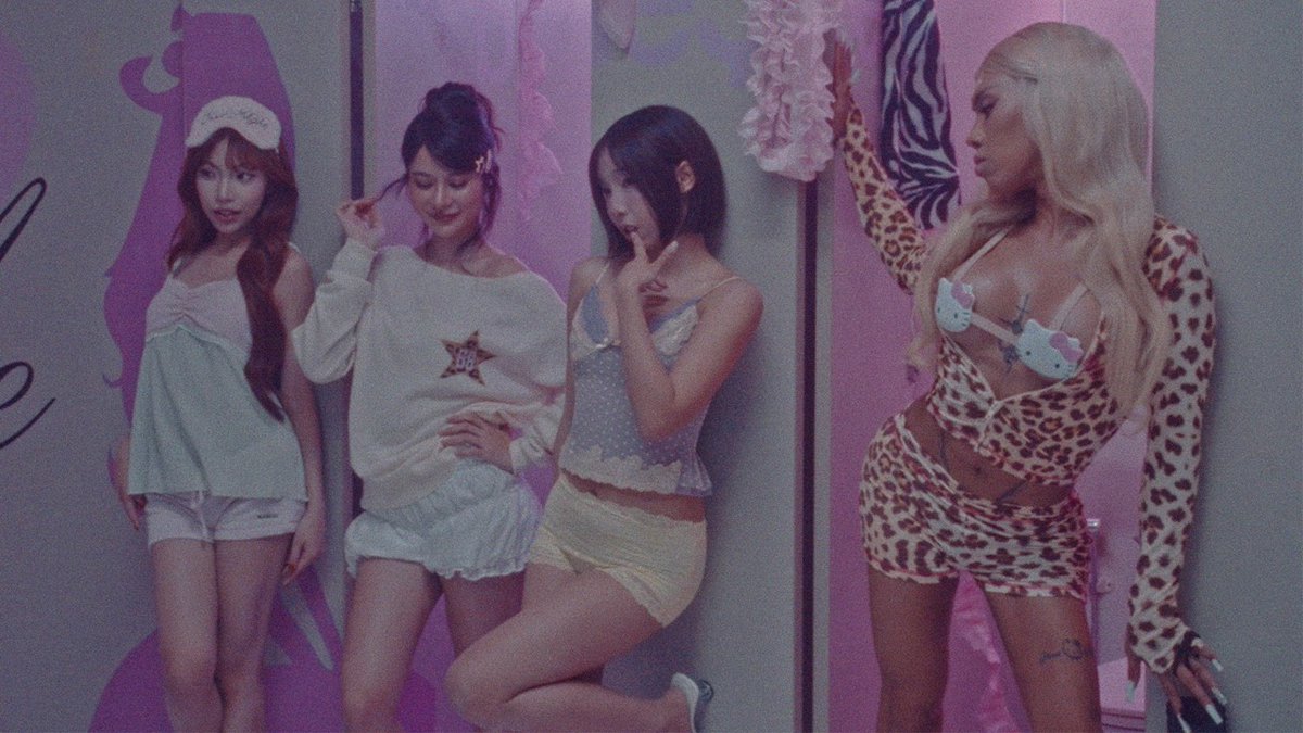 4eveOfficial's tweet photo. LUSS - Hello Kitty feat. ALIE BLACKCOBRA (Official Music Video)

𝚈𝚘𝚞𝚃𝚞𝚋𝚎 : 𝙻𝚄𝚂𝚂 𝙾𝙵𝙵𝙸𝙲𝙸𝙰𝙻
https://t.co/YB0RqKc7iH

★★★

#Taaom4EVE #4EVE
#HelloKitty
#LUSS #AlieBlackcobra #supassra_sp https://t.co/YoLcRCZHVf