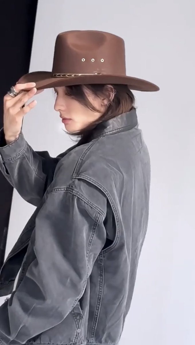 theoddoflove320's tweet photo. #hyunjinxguess https://t.co/llpkWNsRSc