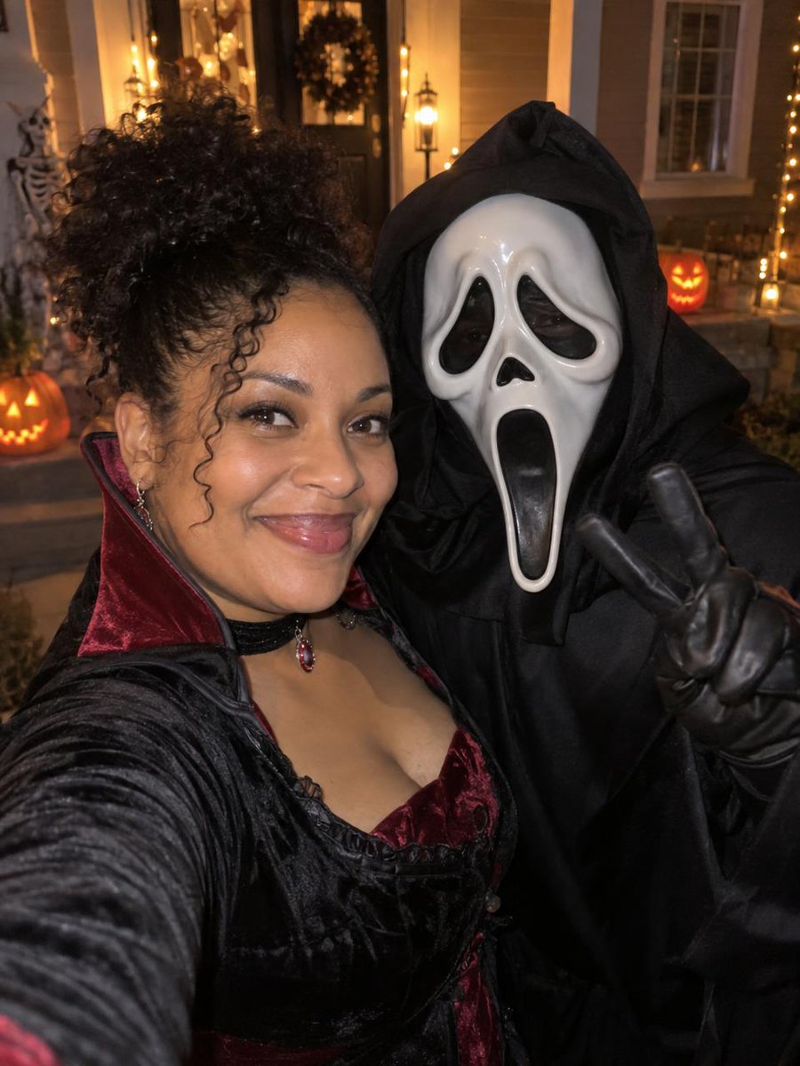 trendai_video's tweet photo. halloween costume sorted without buying a costume

one selfie, 66 looks: ghostface photobomb, vampire ballroom, pumpkin patch date, y2k party and more

pick one 👇
https://t.co/4MLnIS3ALY https://t.co/1SlkJG2cOH