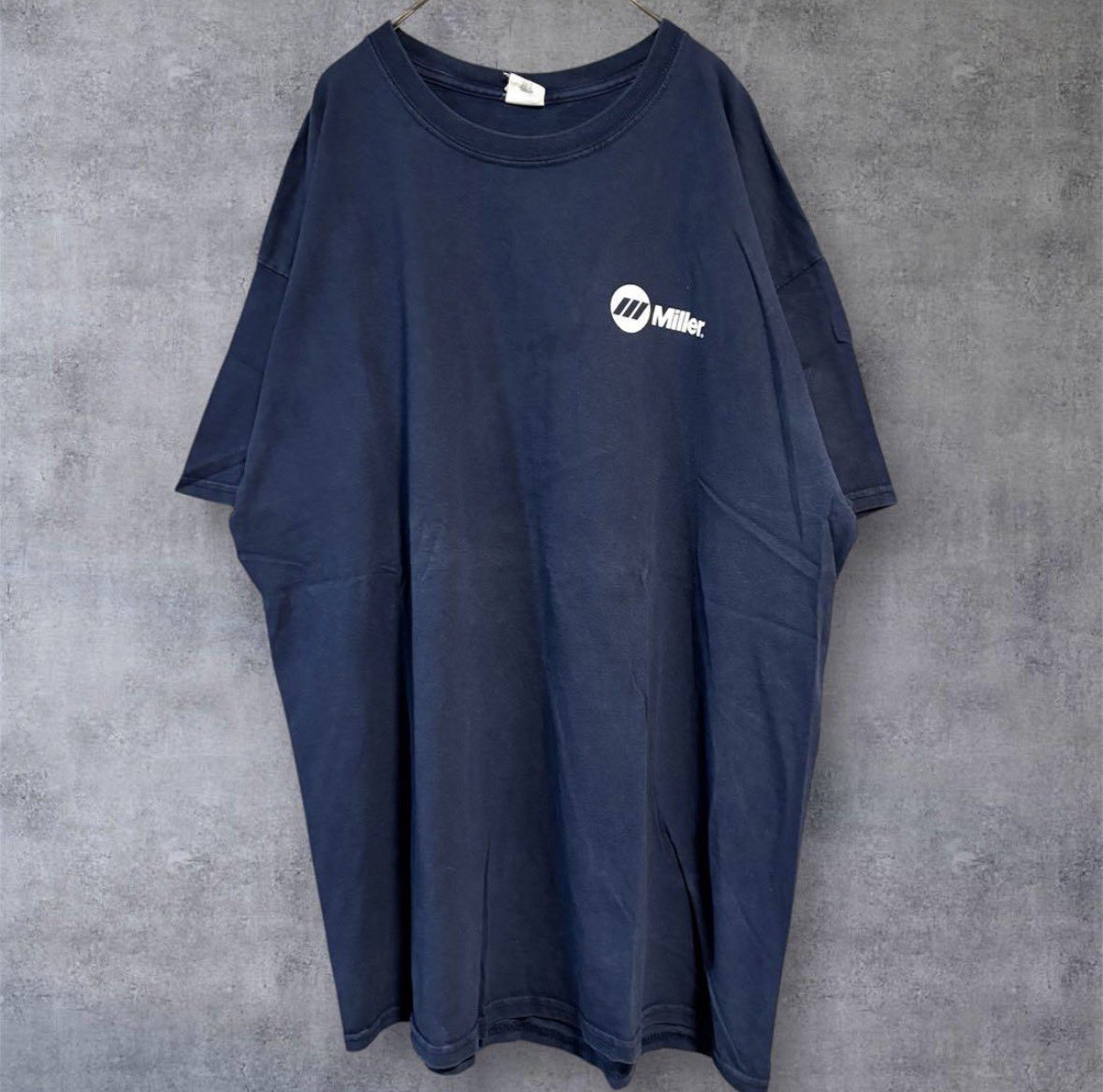 TCompei's tweet photo. 「無骨なワークの魂をストリートへ。」
溶接機器トップブランド
『Miller』企業ロゴTシャツ
バックに描かれた溶接マスクスカル
&ハードなグラフィックが最高にクール!
争奪戦必至の希少なXLビッグシルエット
#Miller #ミラー #企業T #古着 #ストリート https://t.co/48c7VerIjF