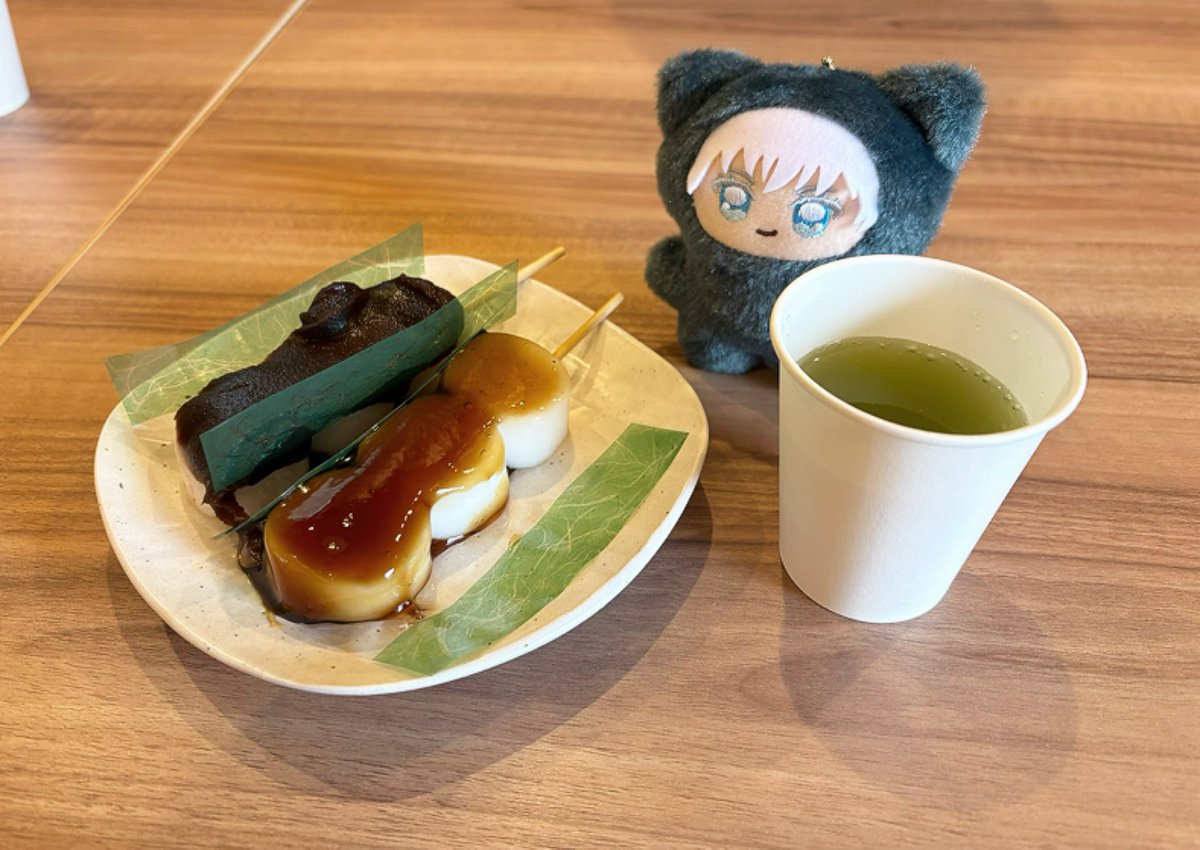 mgm_x0's tweet photo. 1人で2本食べる気らしい https://t.co/Kgko5SS3u8