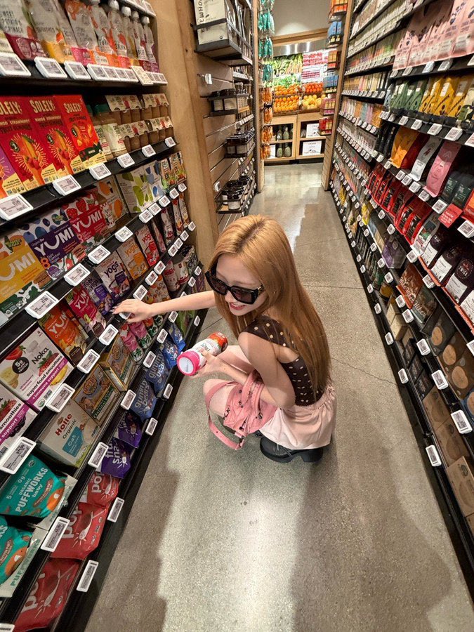 Stellakiv's tweet photo. 👜👢🧷... locked the outfit! then posed in front of a giant fridge at the shopping spot like it was my personal runway. hey dude, i’m gonna be your best girl in this town. ഒ·˚ i mean… i’m here to conquer the #real-world, one look at a time. 🛒 https://t.co/L9a9FCyM81