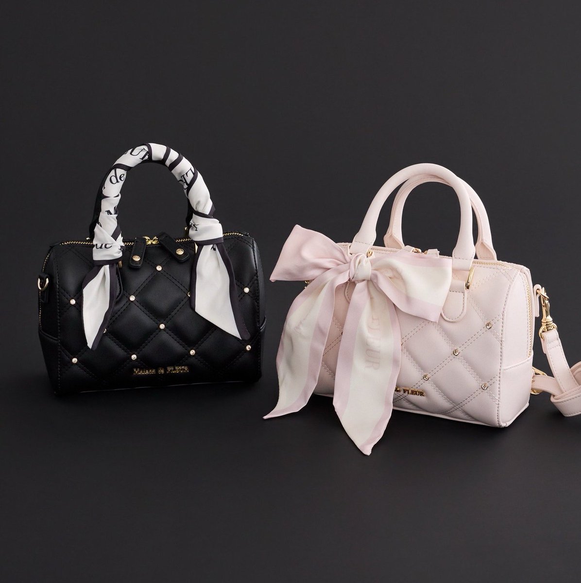 MaisondeFLEUR1's tweet photo. ＼10/8(thu)20:00～WEB発売✨／
キルティング生地にビジューをあしらった「Sparkling Bijou」が登場。

2WAYボストンバッグは、付属のスカーフを結び方次第でアレンジできるデザイン🎀
スクエアトートは、取り外し可能なリボンチャームがアクセントになっています。

WEB：10/8(thu)20:00～
SHOP：10/9(fri)～

全ラインアップはこちら▽
https://t.co/gVRCHlKhcM