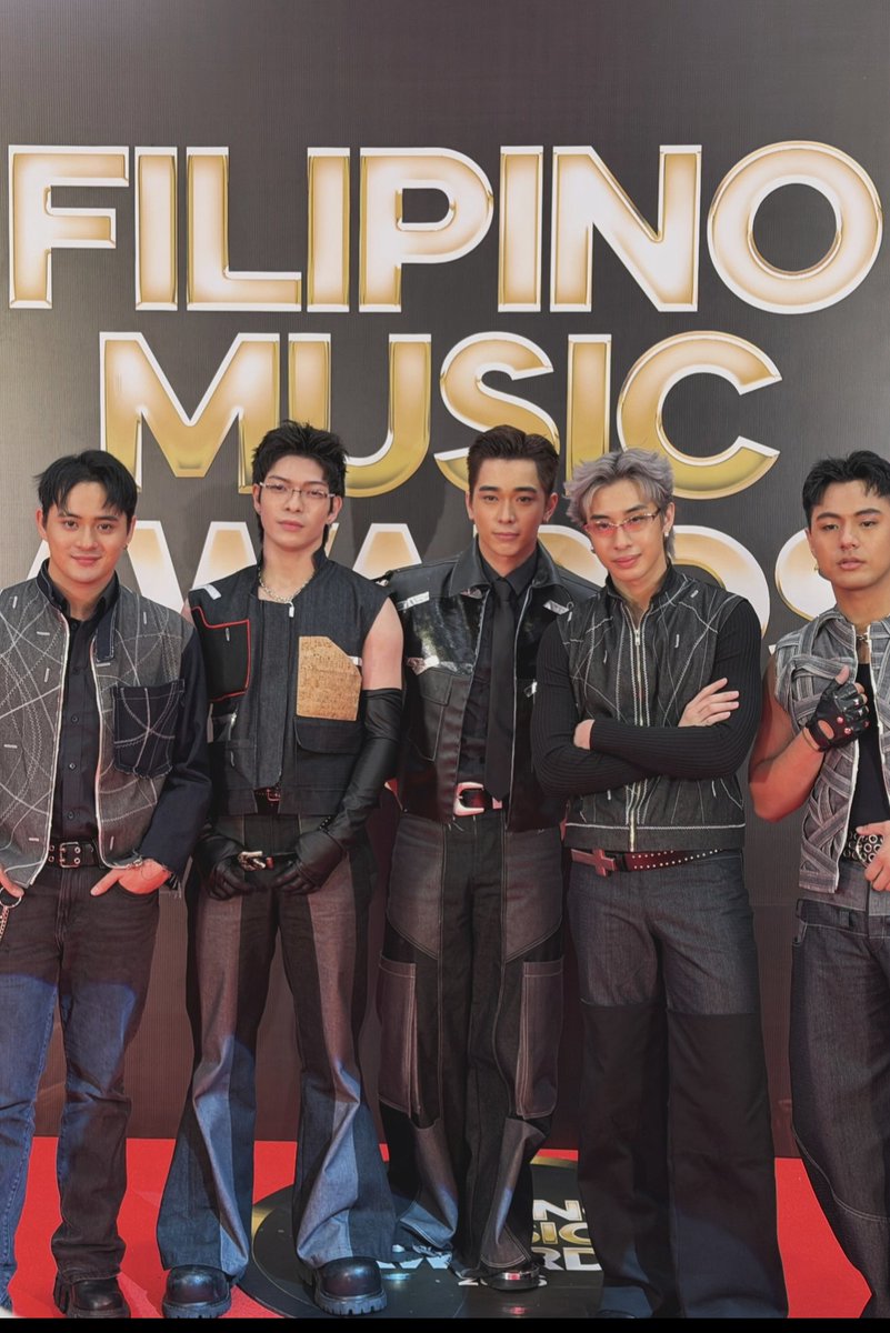 iPostandRepost's tweet photo. I love how cohesive their outfits are! Ang bango bango niyo tingnan boys! 

BGYO STARS AT FMA
#FilipinoMusicAwards
#BGYOForFMAs #BGYO @bgyo_ph https://t.co/jiPPWHhi9w