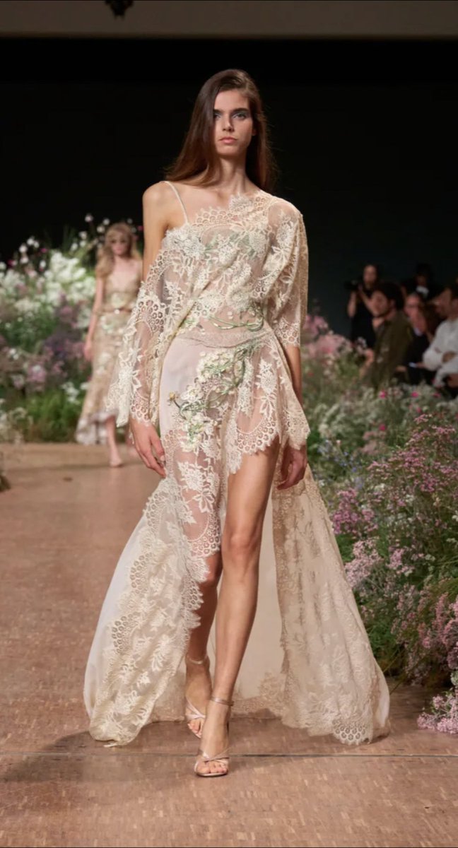 rosev1207's tweet photo. Elie Saab: Spring 2027 RTW PFW Collection https://t.co/wyrWiQlYMo