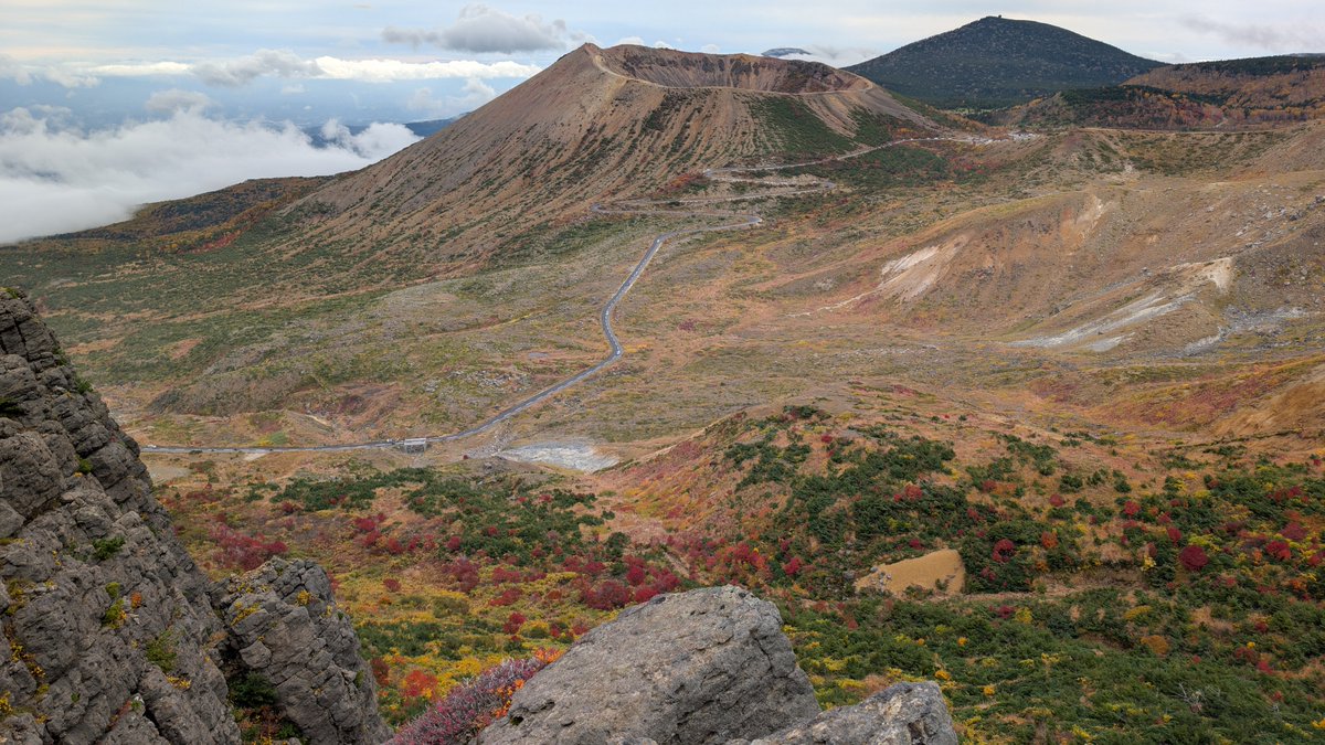 loa1530's tweet photo. 福島県民は立山とか北アルプスとか行かんでも一切経山と安達太良山があるじゃない。
あそこで十分日本離れした絶景紅葉が見れるぞ。 https://t.co/Z8HIFSuznU