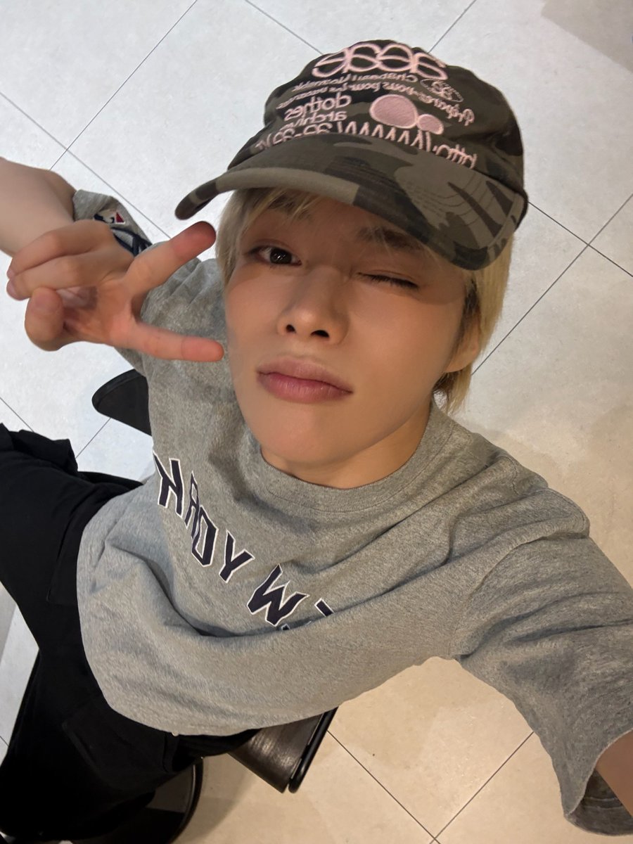 TPST_twt's tweet photo. [#한빈] 굿밤~ ♡ https://t.co/Ngx4coPOnJ