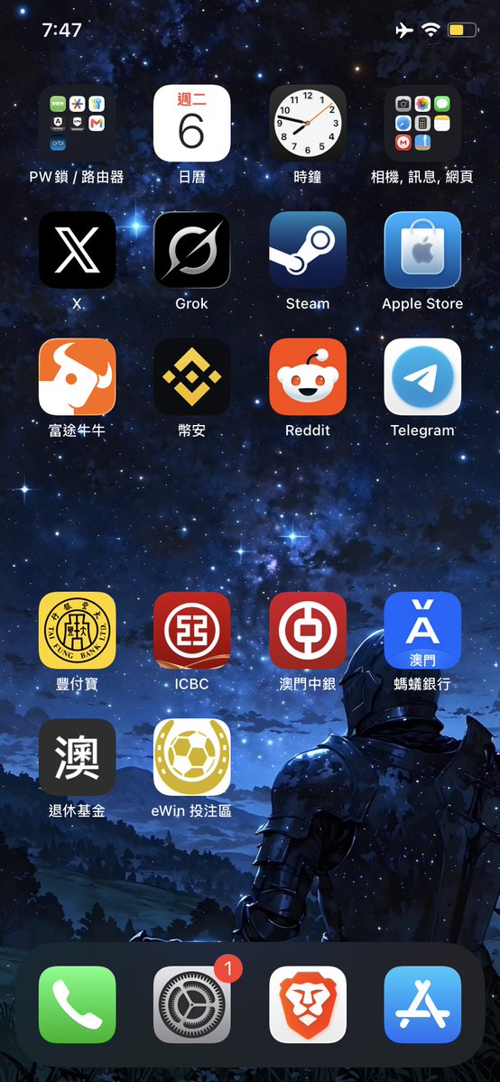 beeese's tweet photo. 圖1：
iPhone XR 放屋企唔跟身、唔會手殘：無視一切波動
陪公司渡過黃金時期😚頭望天空、繁星閃閃😛

圖2：
POCO X8 Pro Max 常用機🫠
兼旅行用：有Pionex 當VISA卡自動兌換當地貨幣

圖3：
左圖：平時開飛航模式、出糧就入貨😚
APPS：銀行、牛牛、幣安、PW、私密通訊🫣

右圖：粗魯用跌爛左都唔肉赤👻 https://t.co/LtPMLZjRJo
