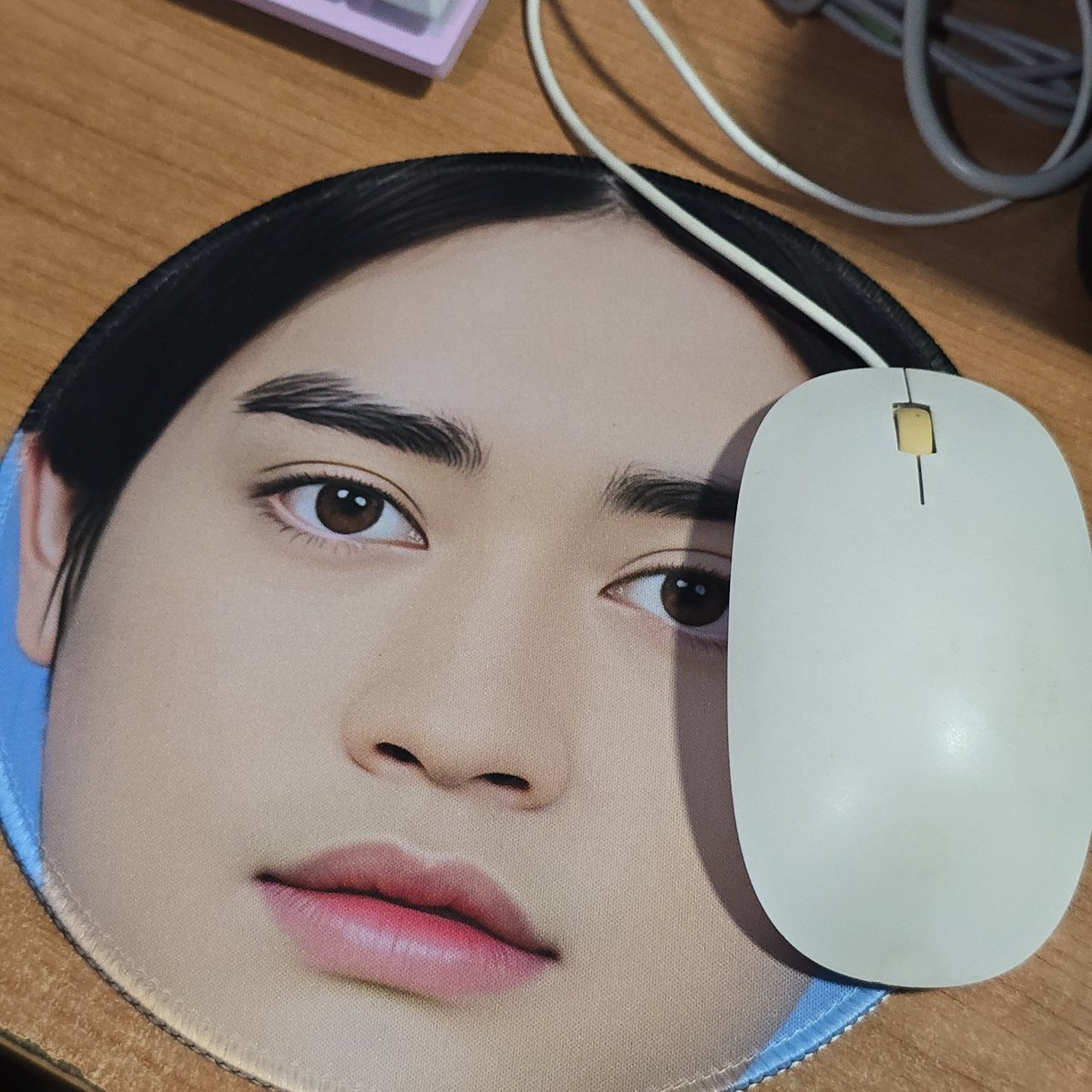 Fpkxrainnn's tweet photo. รีวิวจากผู้ใช้จริง = ชั้นเอง 🥹555555

ทำมาใช้เพื่อตอบสนองความต้องการตัวเองล้วนๆ555555555

วัยทำงานเขาก็ต้องใช้อะไรแบบนี้แหละ แต่แค่จะรู้สึกว่ามีคนจ้องคุณตลอดเวลาแค่นั้นเอง 🤣😅 https://t.co/bLxKysLEi8